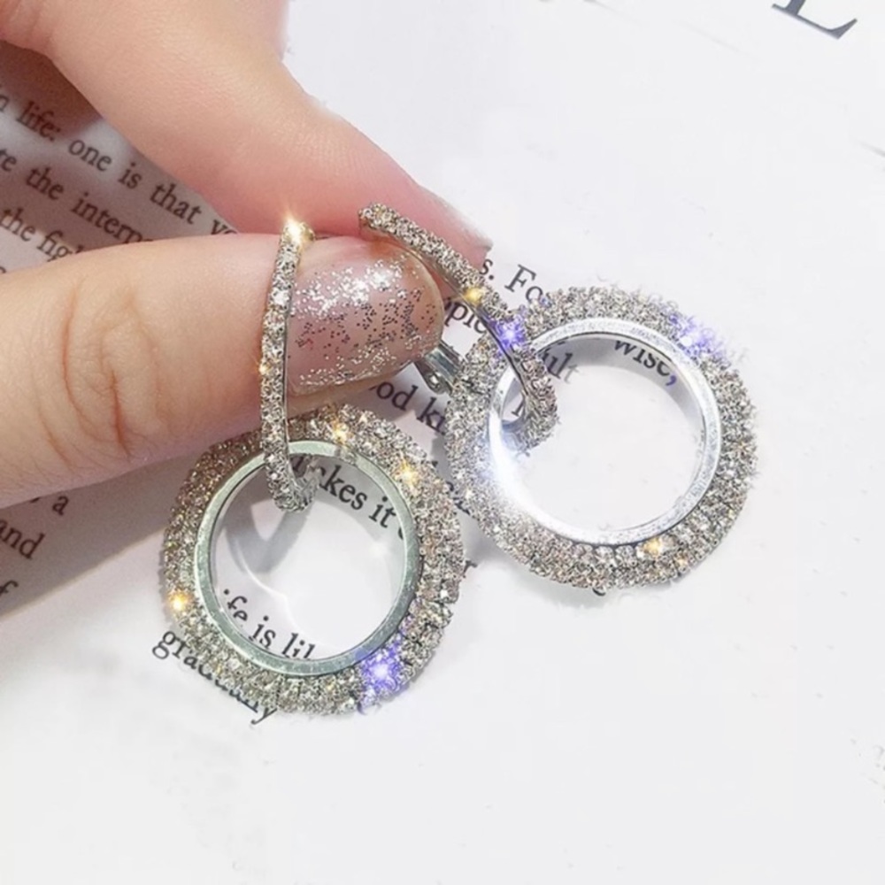 Beautiful Silver plated round crystals Earrings 🌺 - Picture 2 of 8